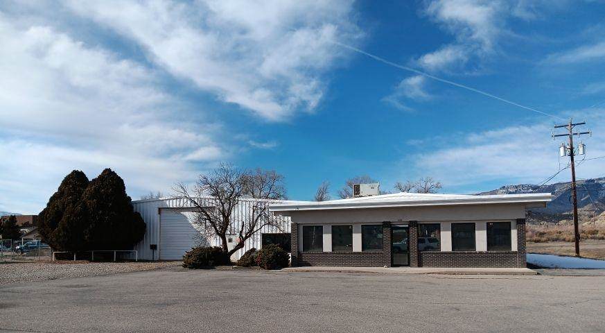 1901 Railroad Avenue - Photo 1