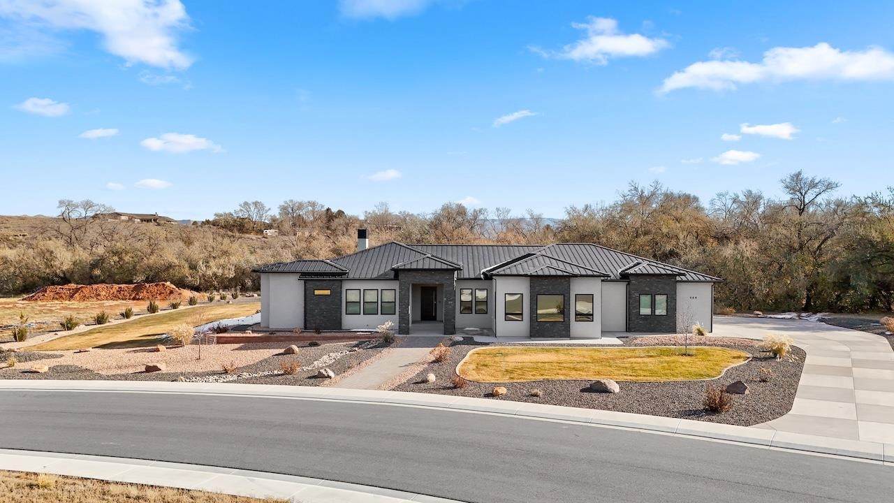 664 Ellen Drive - Photo 1