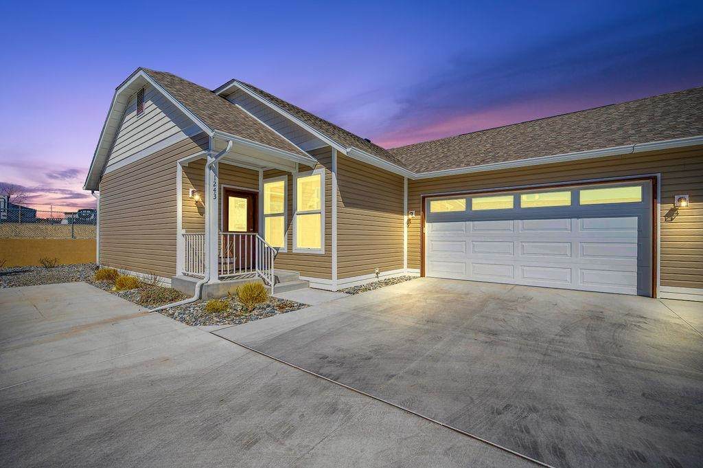 1243 Periwinkle Court - Photo 1