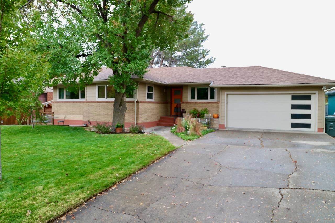 1502 Sherwood Drive - Photo 1