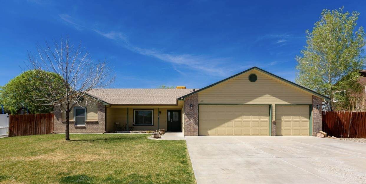 801 Cresthaven Drive - Photo 1