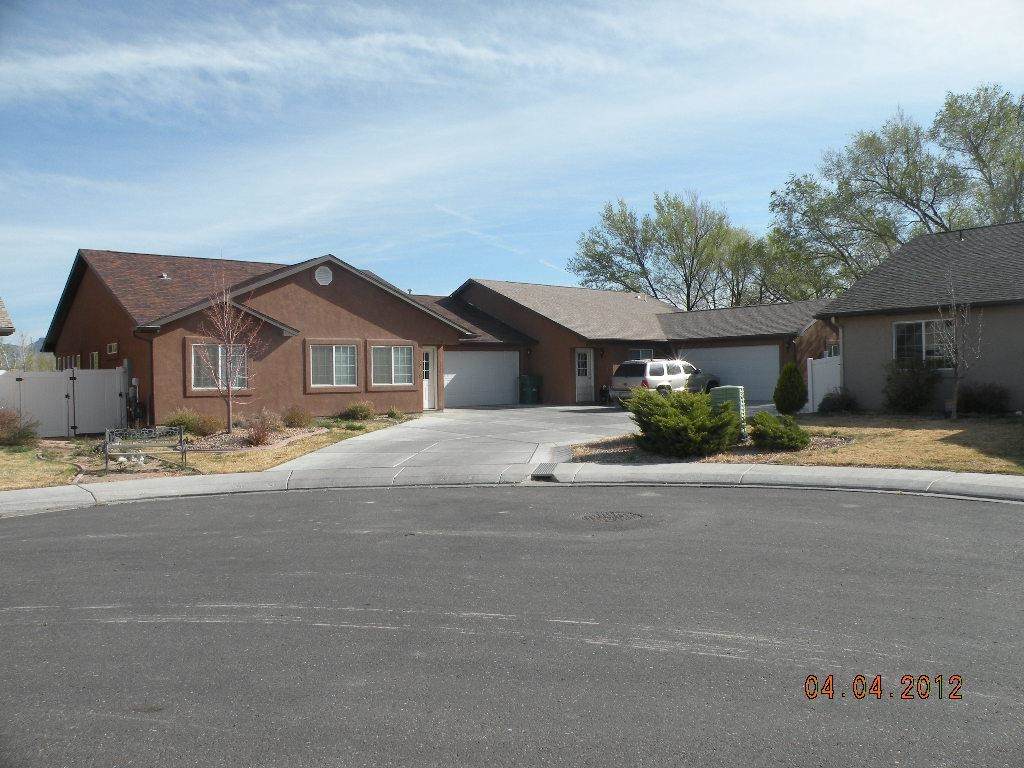 3018 Oakwood Drive - Photo 1