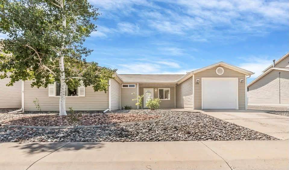 378 Kathleen Circle - Photo 1