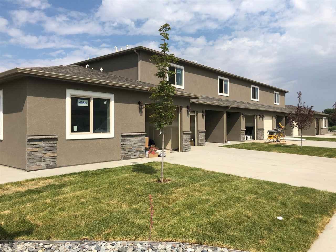 644 Emma Lane - Photo 1
