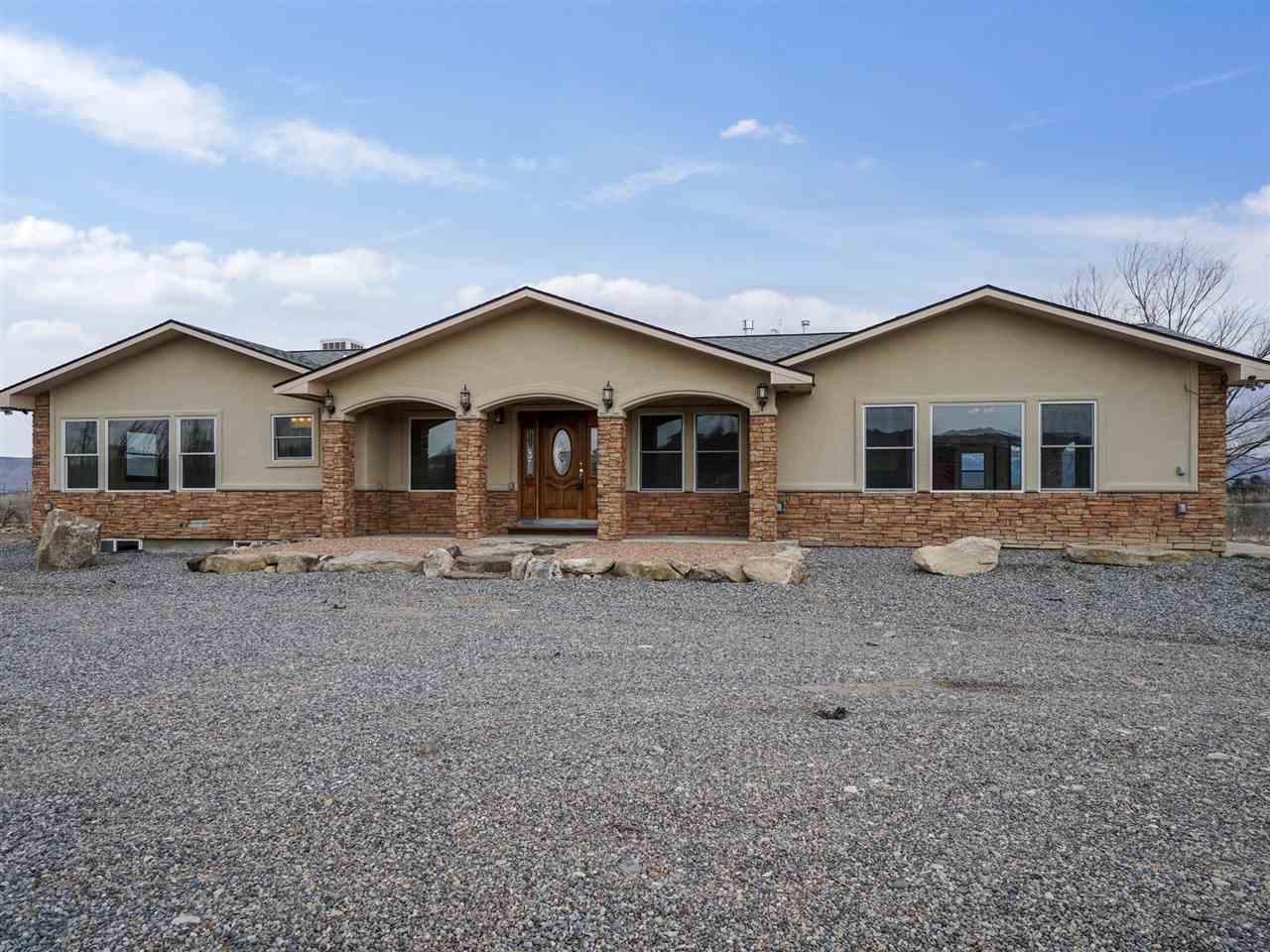 300 Redlands Road - Photo 1