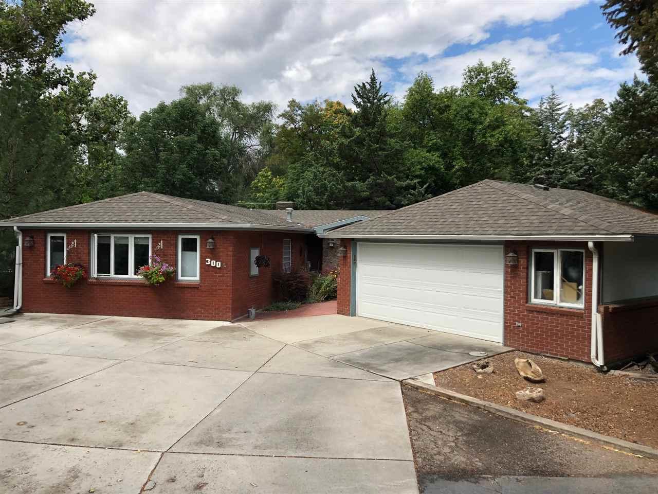 300 Cedar Court - Photo 1