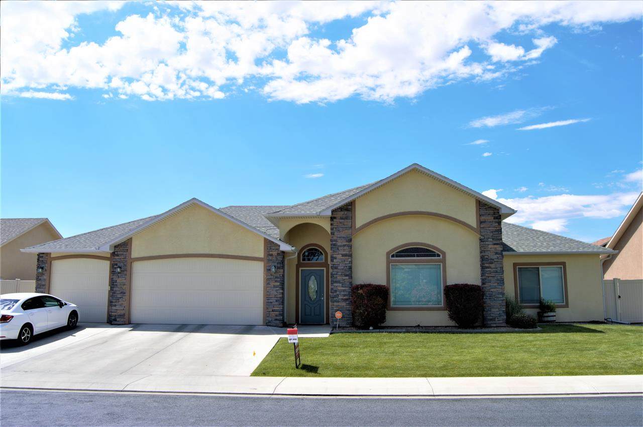 2925 River Bend Lane - Photo 1