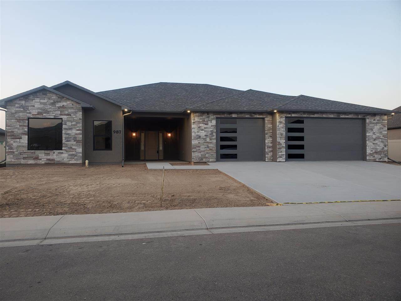 987 Adobe View Way - Photo 1