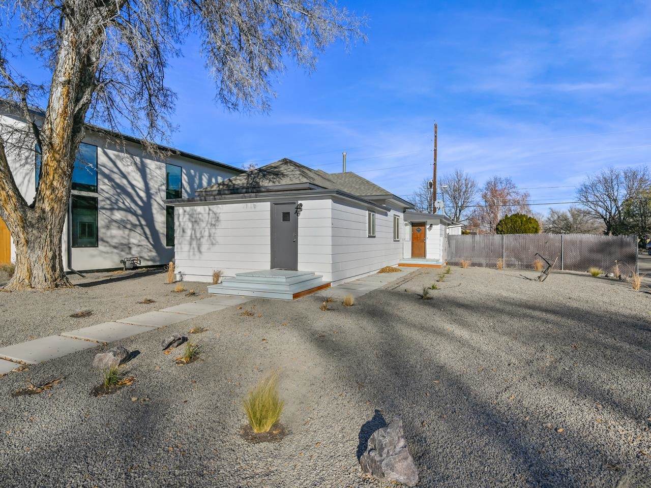 633 Aspen Avenue - Photo 1