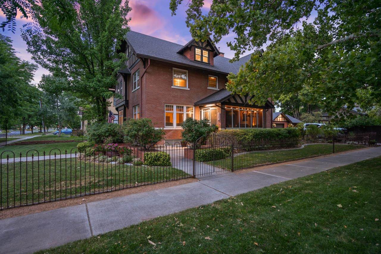604 7th Street - Photo 1