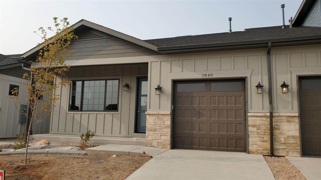 1840 Wellington Avenue - Photo 1