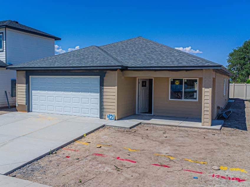 421 Pear Lane - Photo 1