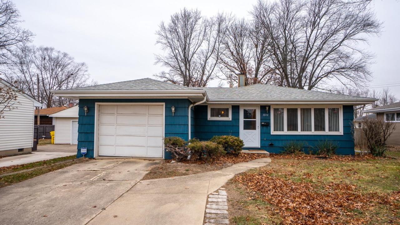 1010 Oak Street - Photo 1