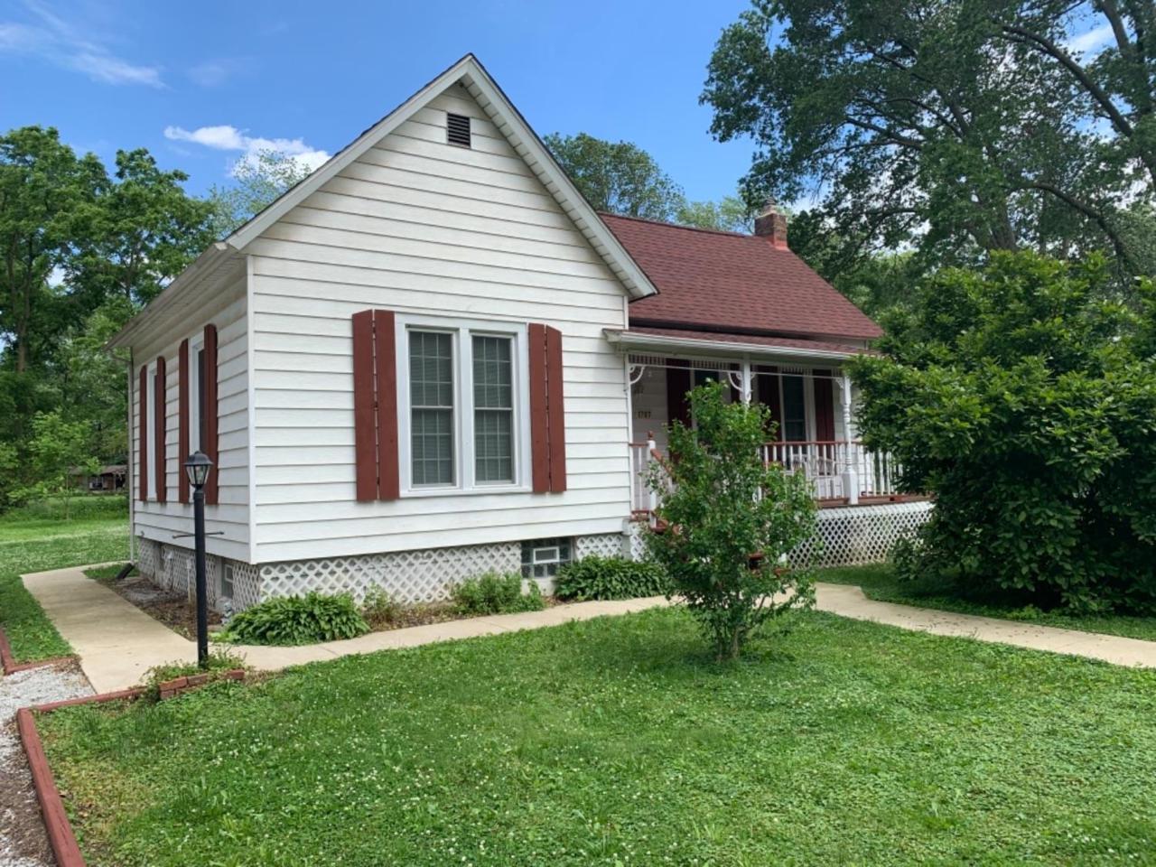 1707 Tower Street - Photo 1