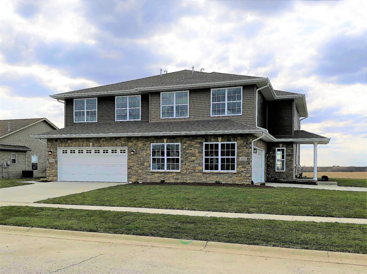 4064 77th Place - Photo 1