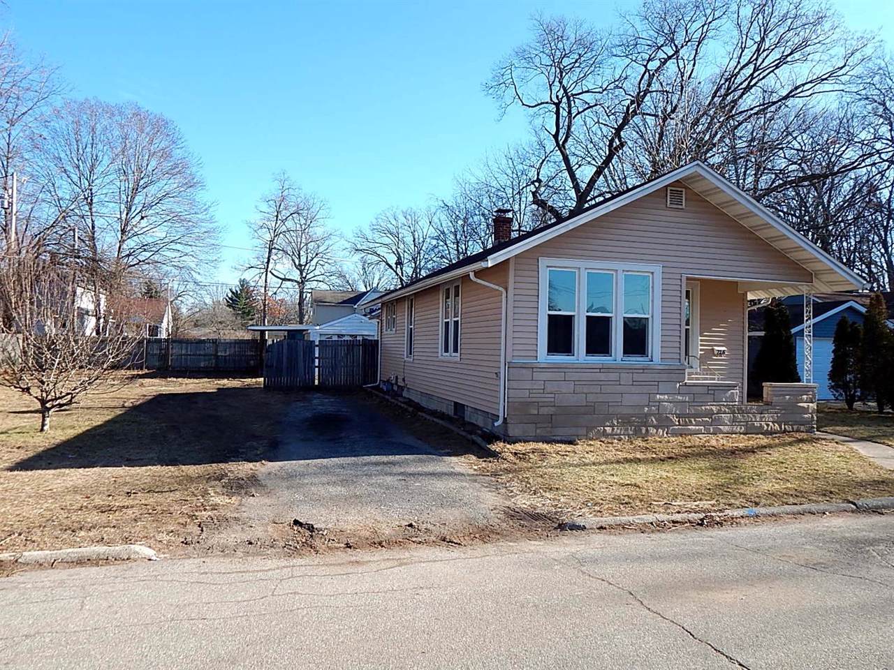 716 Esther Street - Photo 1