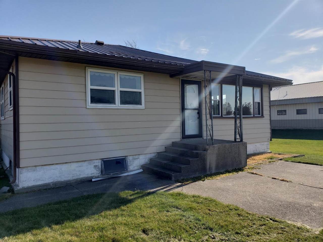 305 7th Street - Photo 1