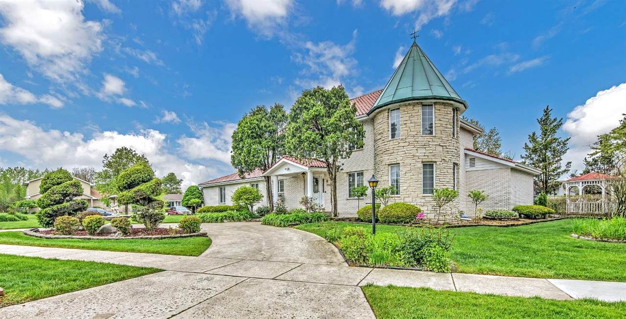 10042 Twin Creek Boulevard - Photo 1