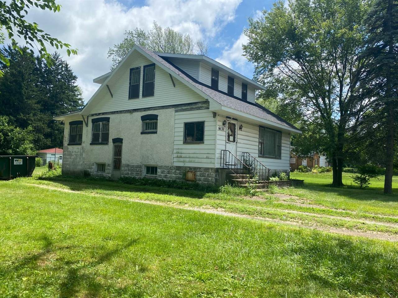 6137 Grand Boulevard - Photo 1