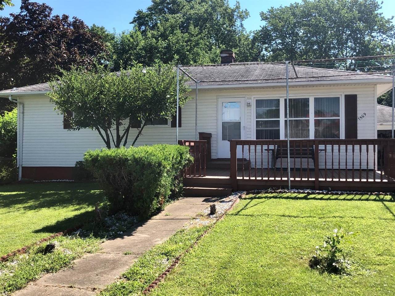 7509 Broadway - Photo 1