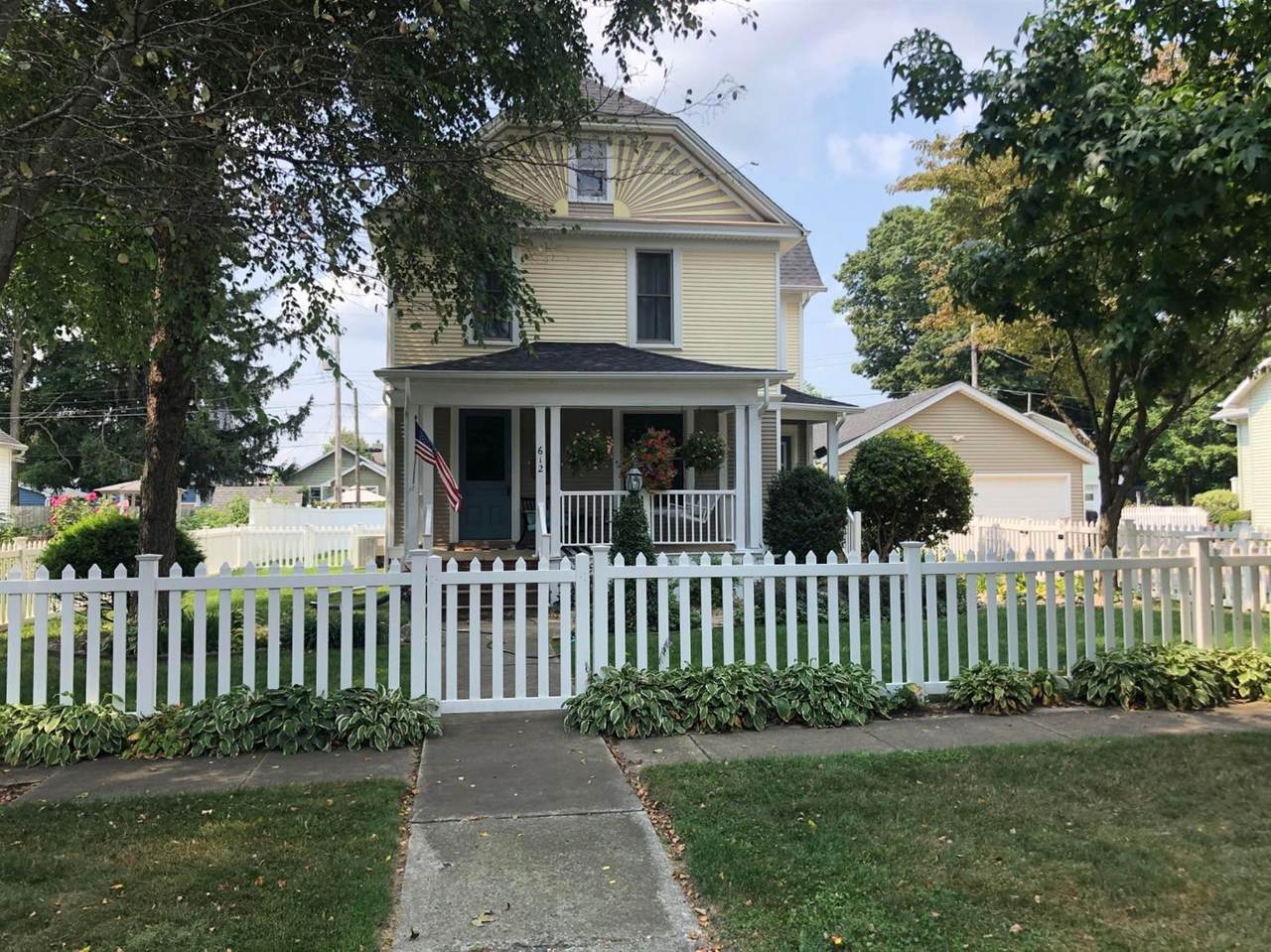 612 E Street - Photo 1