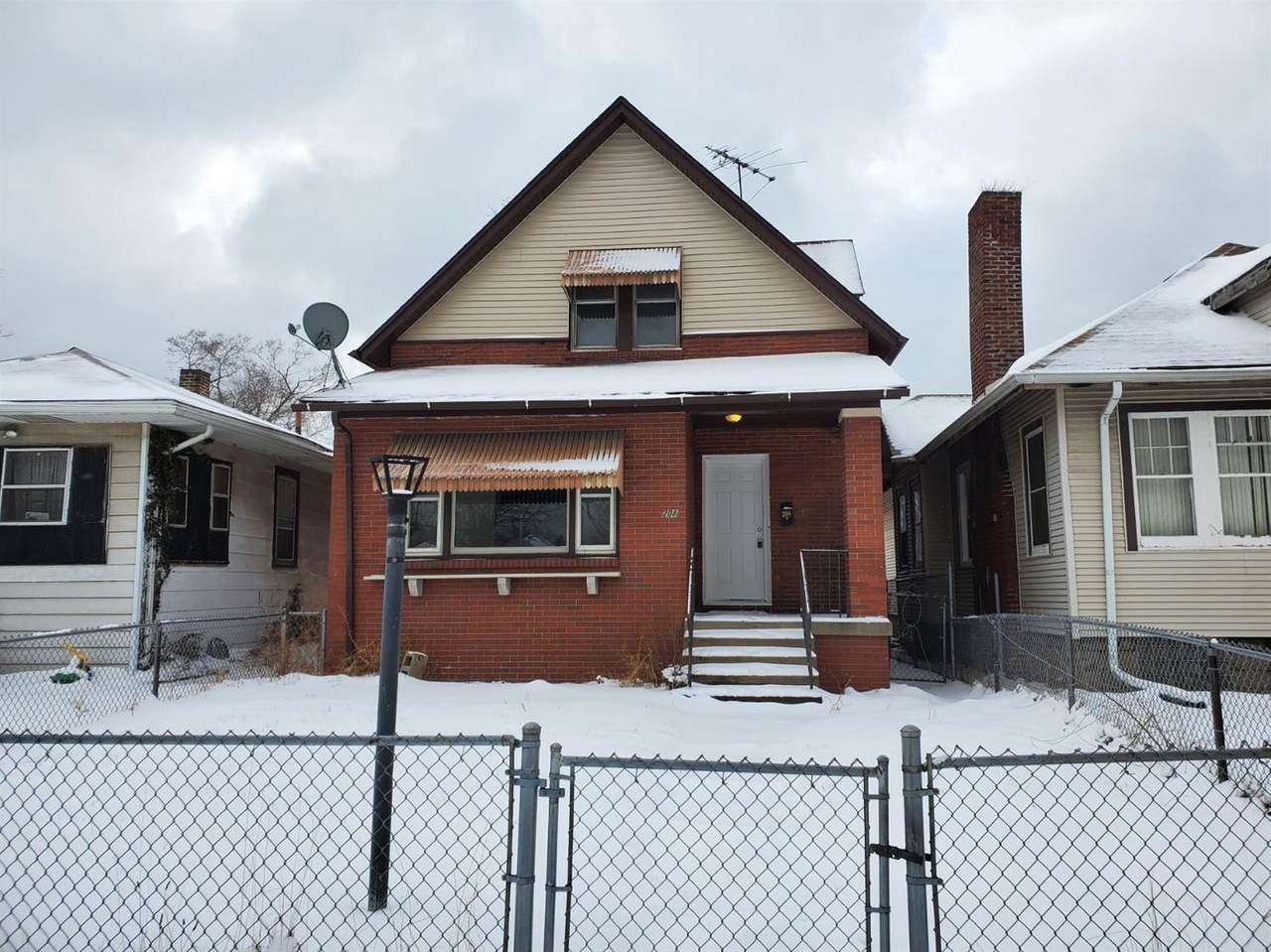 208 Ellsworth Street - Photo 1