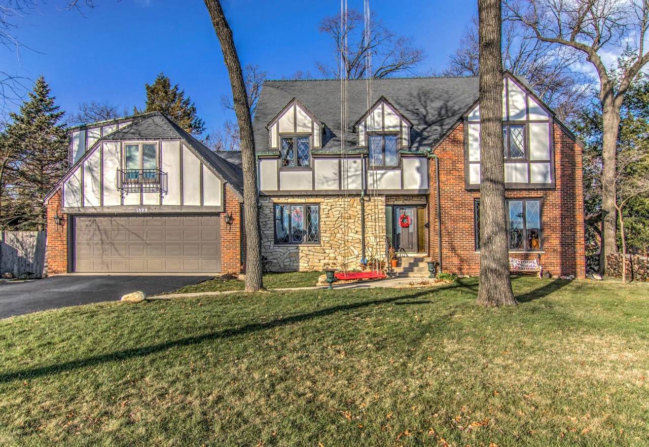 1525 35th Street - Photo 1