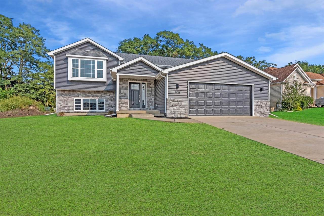 630 Oakside Drive - Photo 1