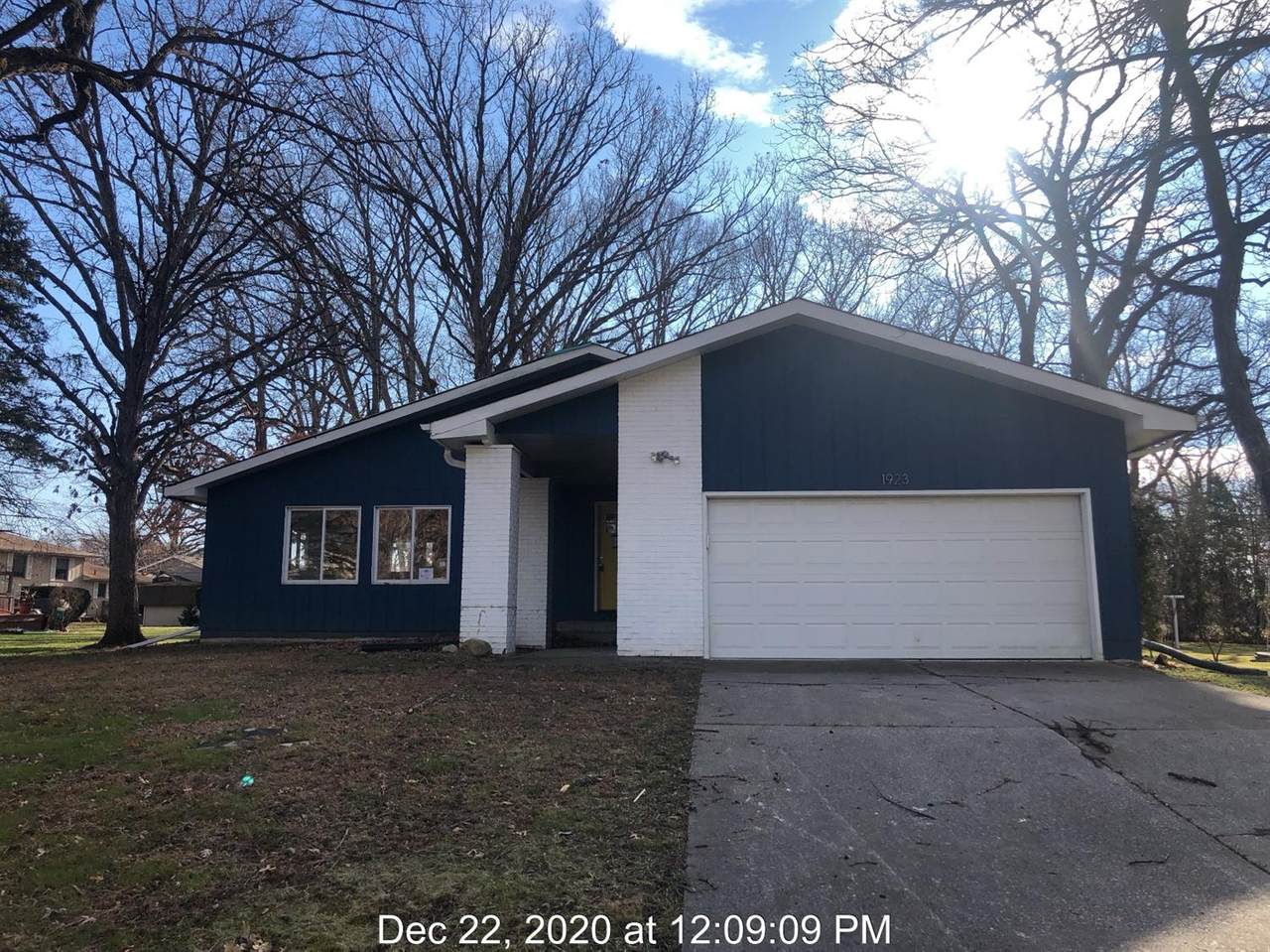 1923 Loganberry Lane - Photo 1