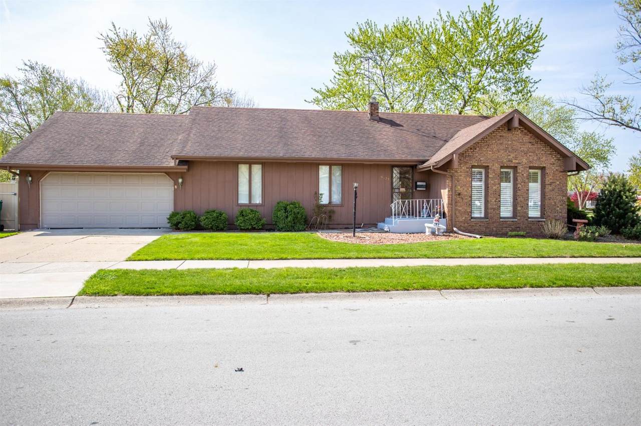 9529 Fran Lin Parkway - Photo 1