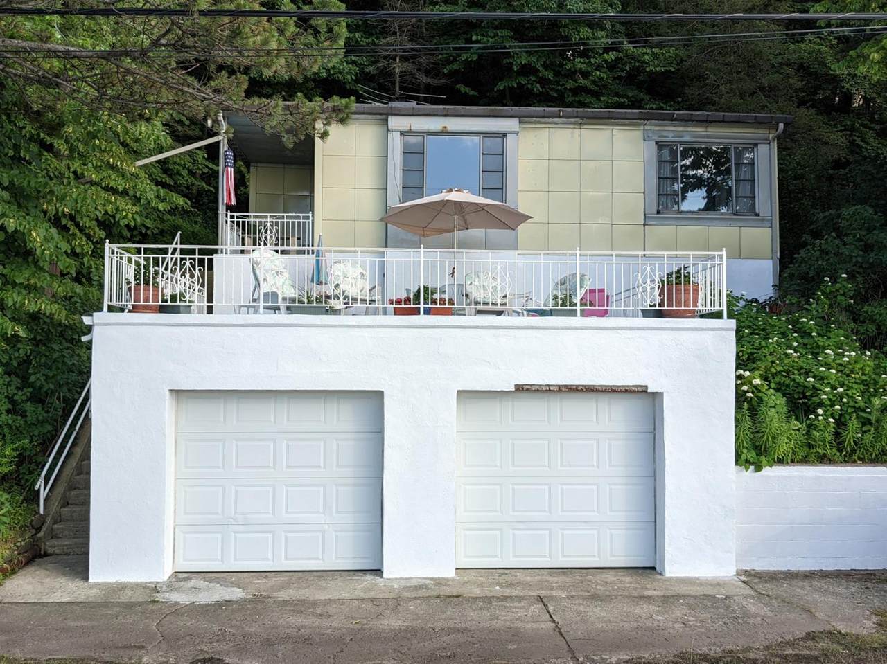 729 Lake Front Drive - Photo 1