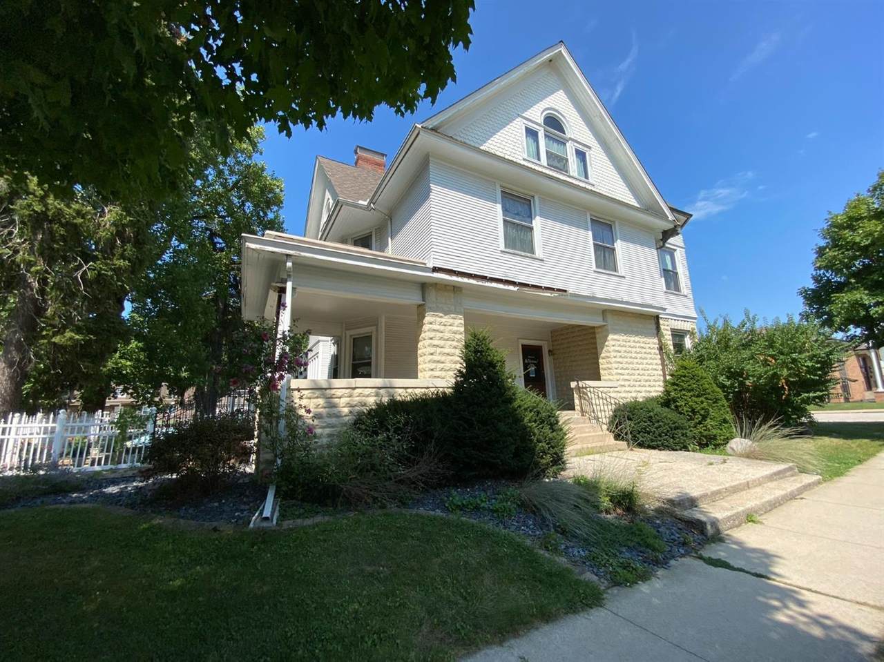 607 Lincolnway - Photo 1