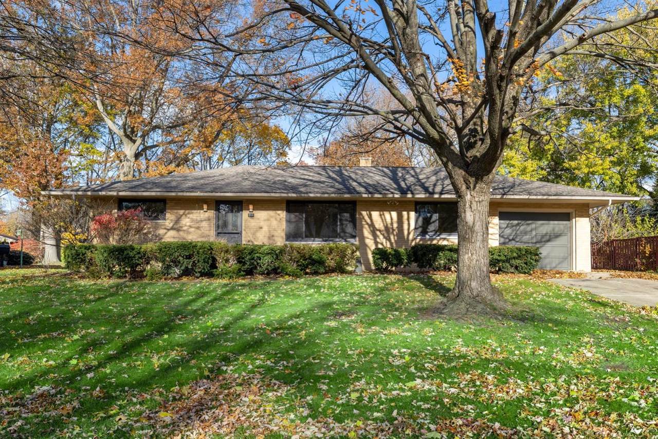 211 Belmont Court - Photo 1