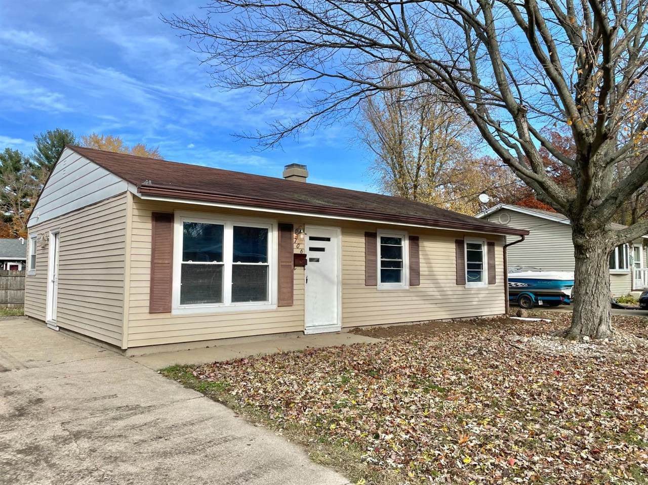 706 Superior Street - Photo 1