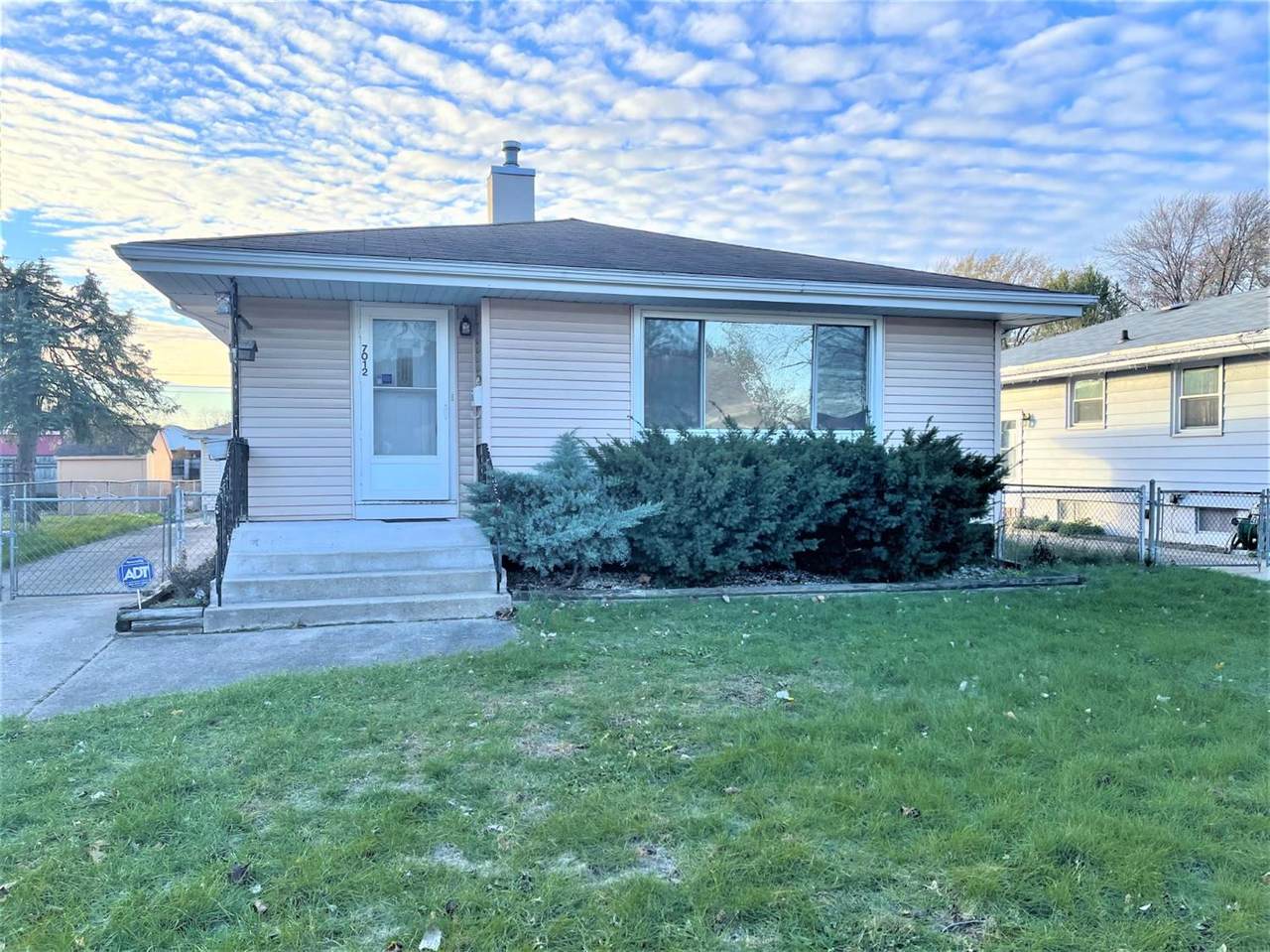 7012 California Avenue - Photo 1