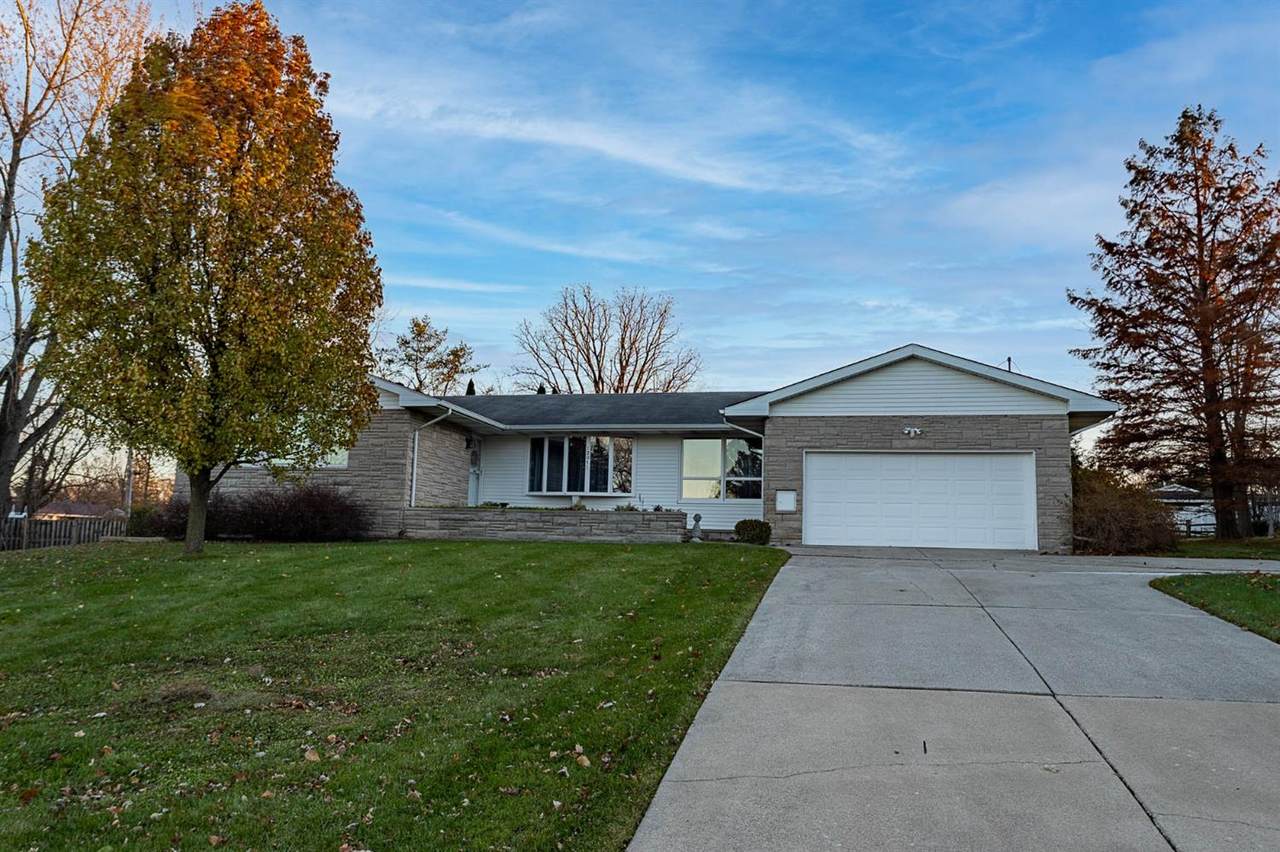 12071 Oakwood Drive - Photo 1