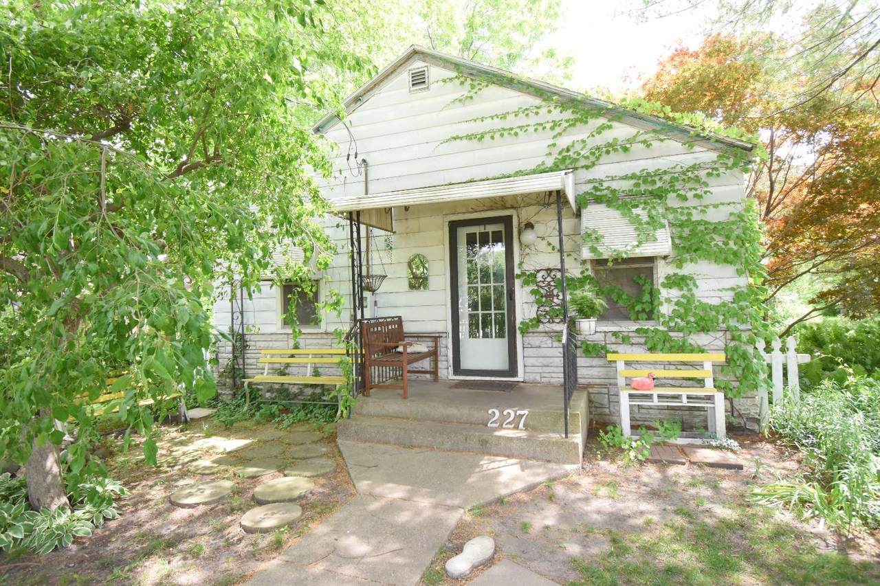 227 10th Street - Photo 1
