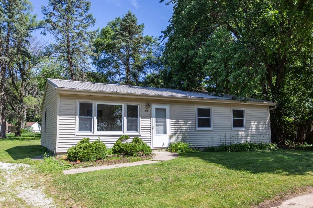305 Lincoln Court - Photo 1