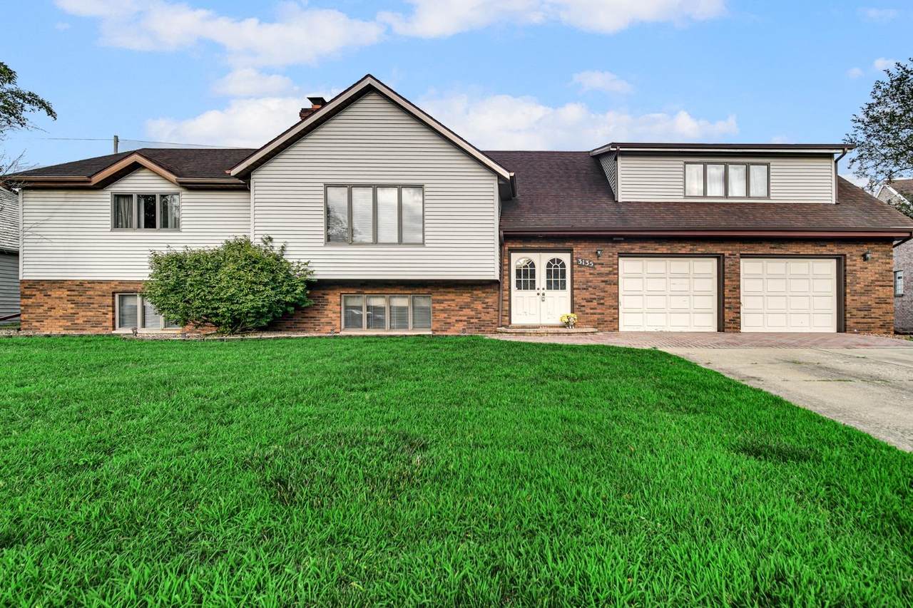 3135 Lakeside Drive - Photo 1