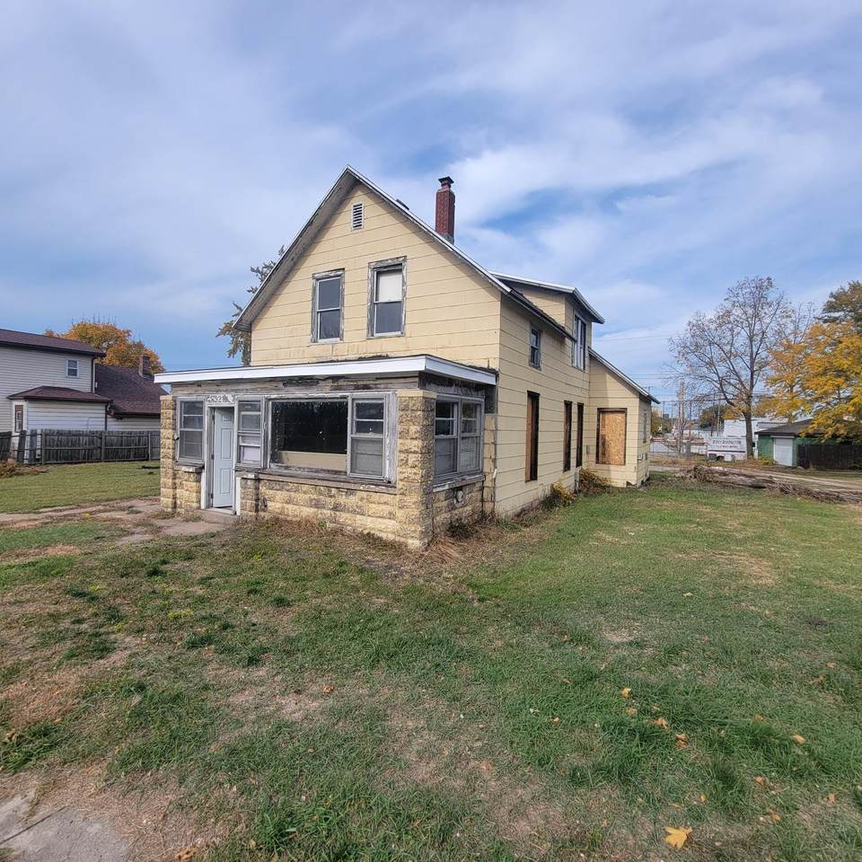 921 Green Street - Photo 1