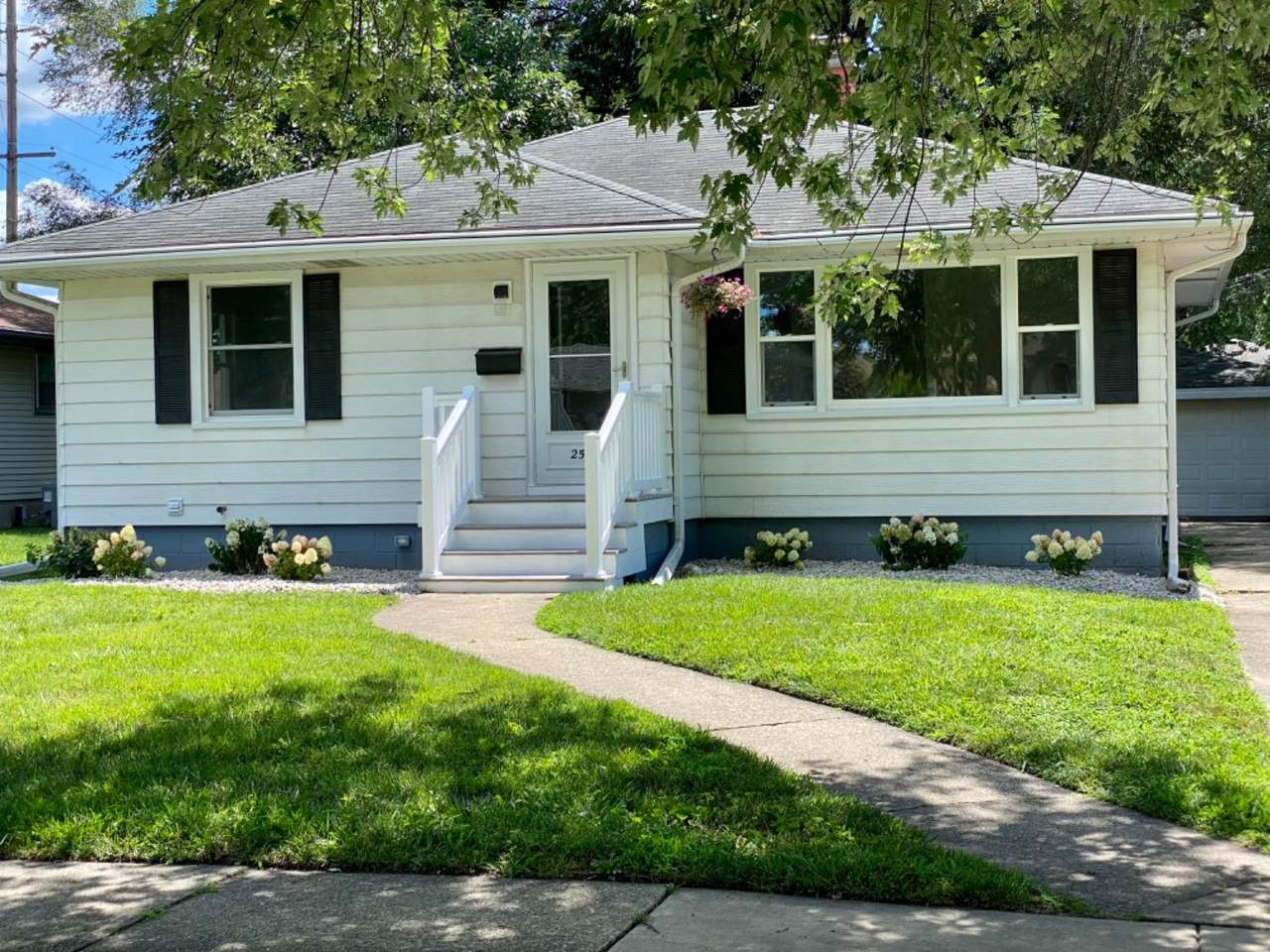 252 Briar - Photo 1
