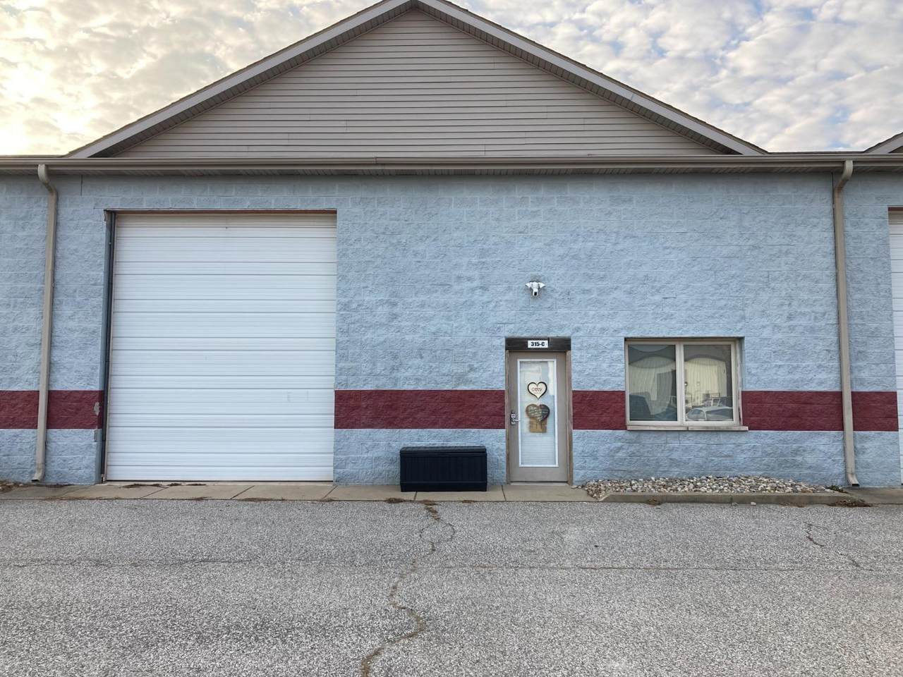 315 316 - Photo 1