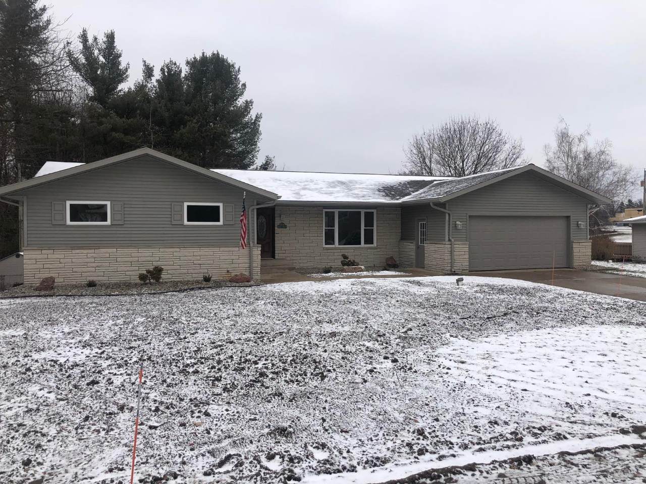 353 Chateau Drive - Photo 1