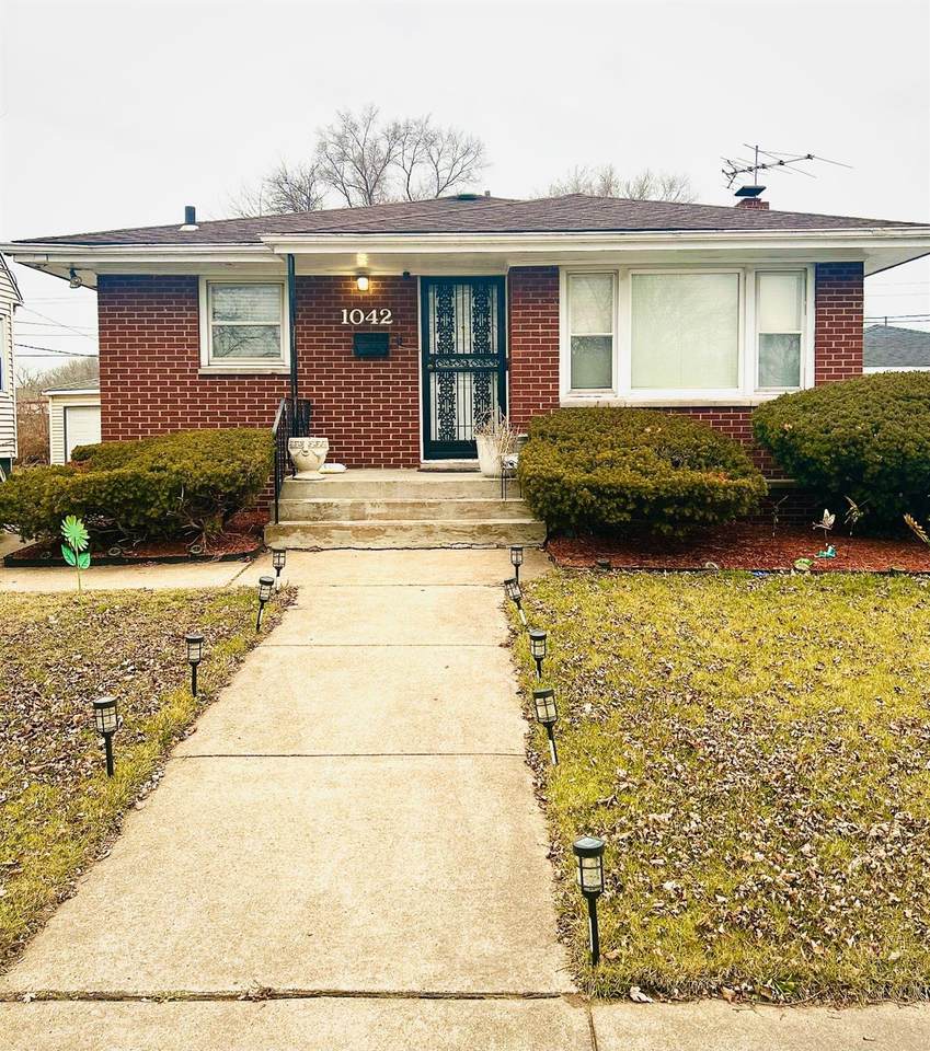 1042 15th Avenue - Photo 1