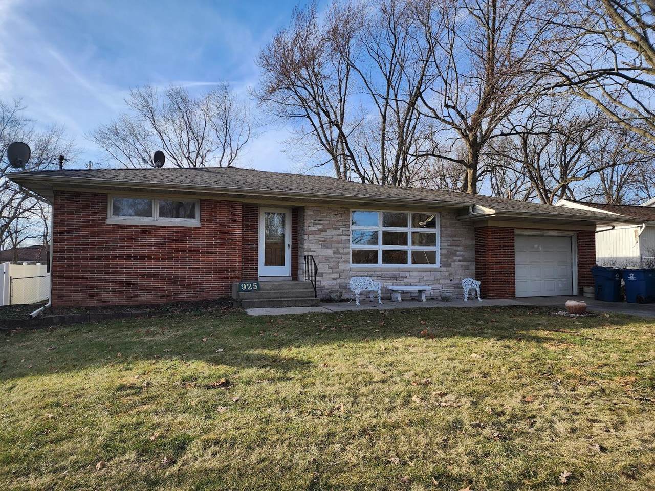 925 Indiana Avenue - Photo 1