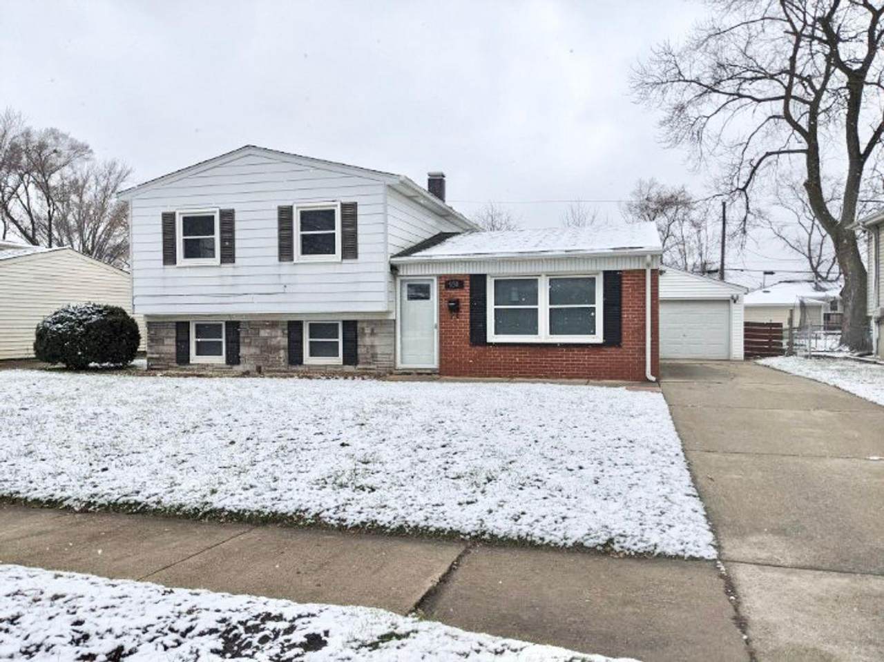 934 Oakwood Street - Photo 1