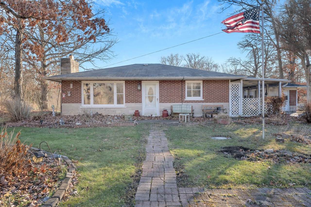 9029 137th Avenue - Photo 1