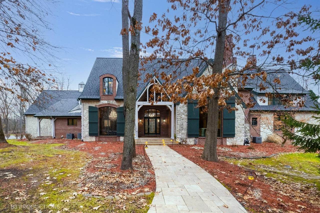 297 Hunt Club Drive - Photo 1