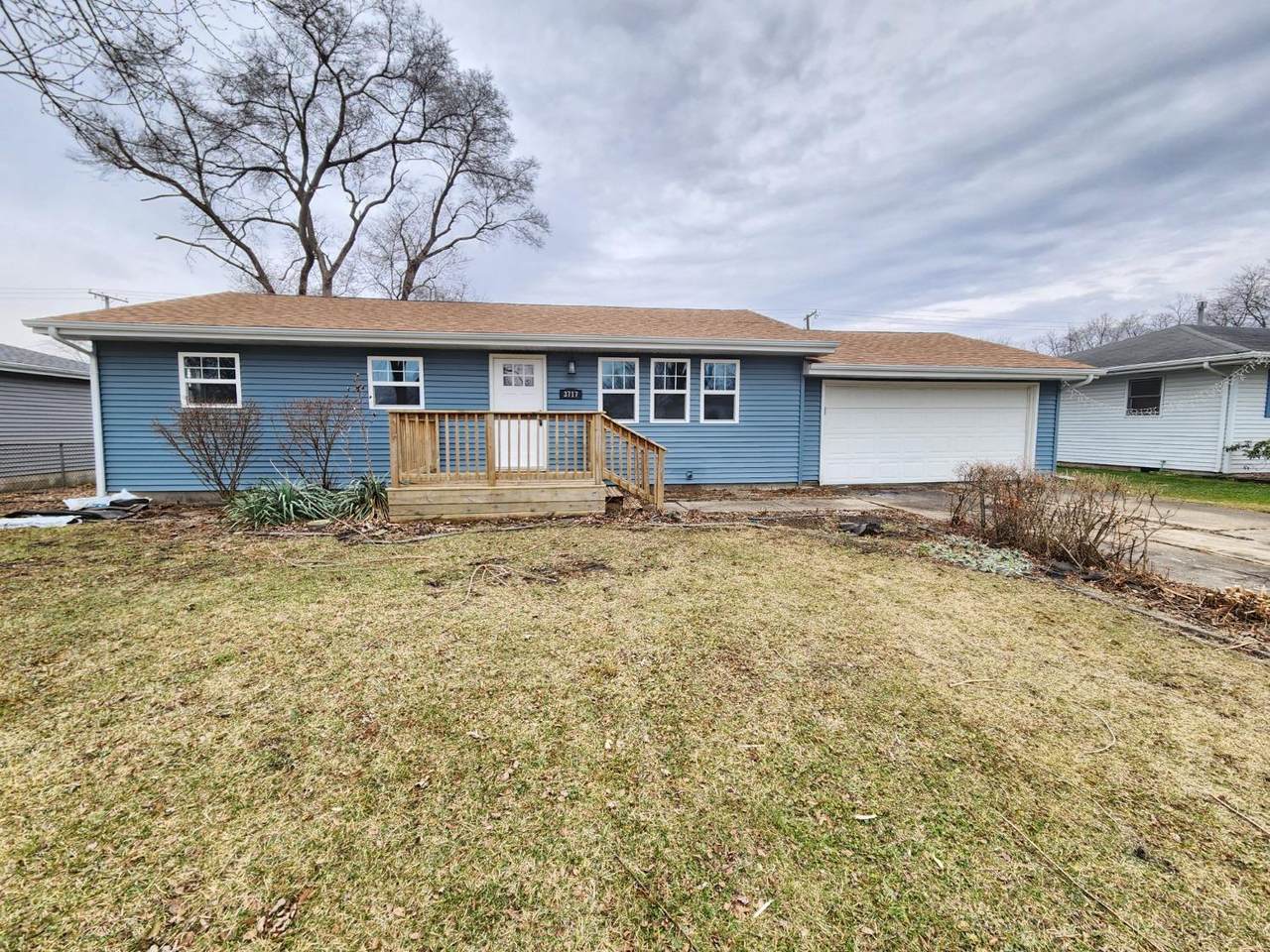 3717 77th Place - Photo 1