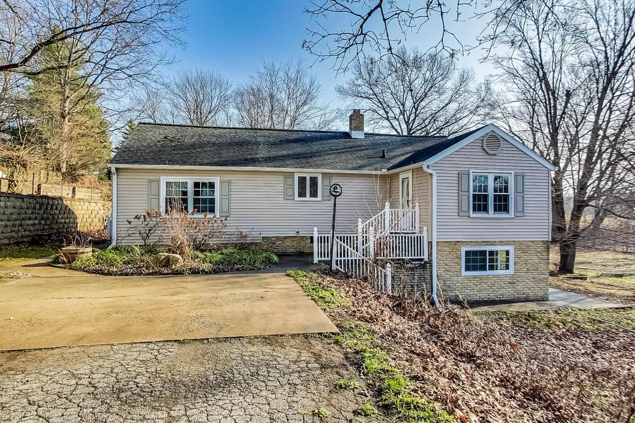 5455 Range Road - Photo 1
